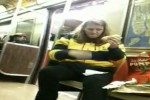 Video - Müde Frau vs. Hot Dog