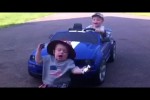Video - Diese Kinder sollten NIEMALS ein Auto fahren!